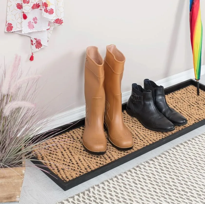 Boot Tray-Natural & Black