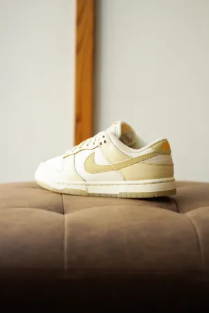 W DUNK LOW "MUSLIN"